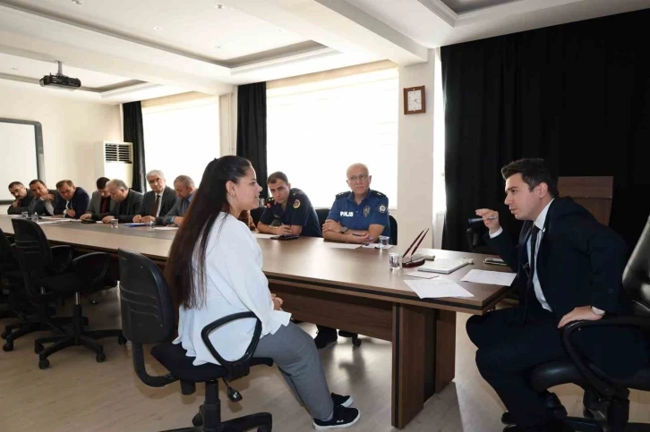 Karacasu Kaymakamı G&uuml;ndoğdu vatandaşların istek ve şikayetlerini dinledi
