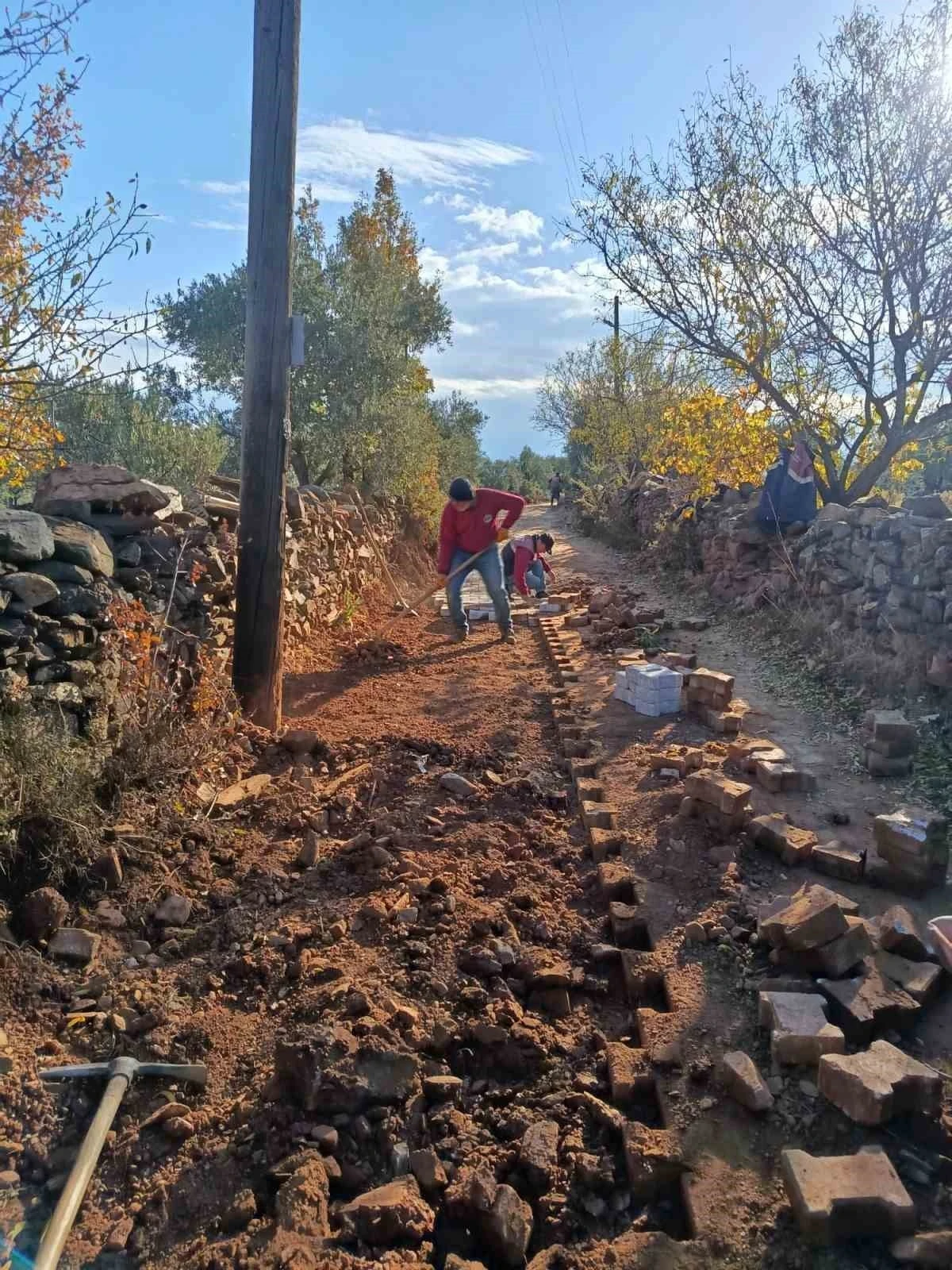 Karacasu Yazır’da yollar bakıma alındı
