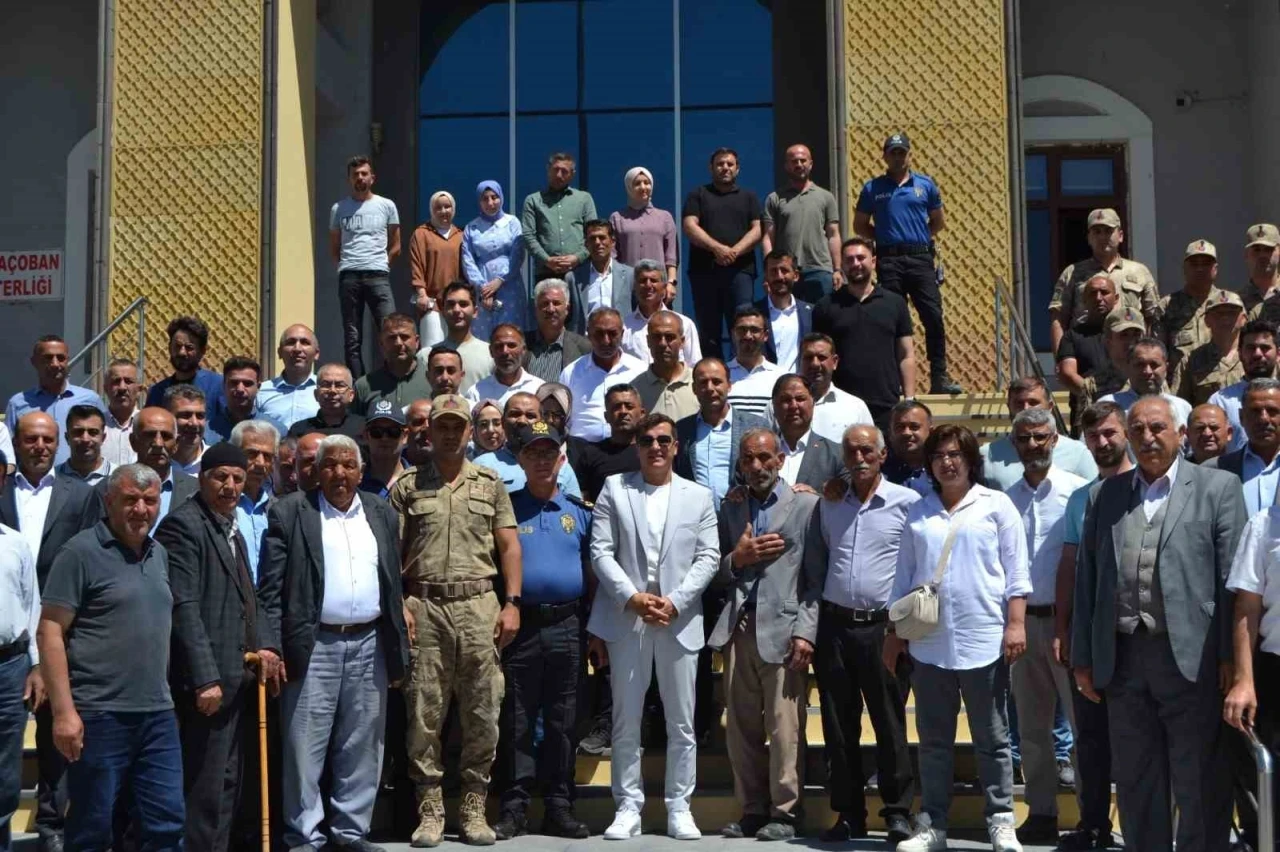 Karaçoban da Kaymakam ve İlçe Jandarma komutanına anlamlı uğurlama
