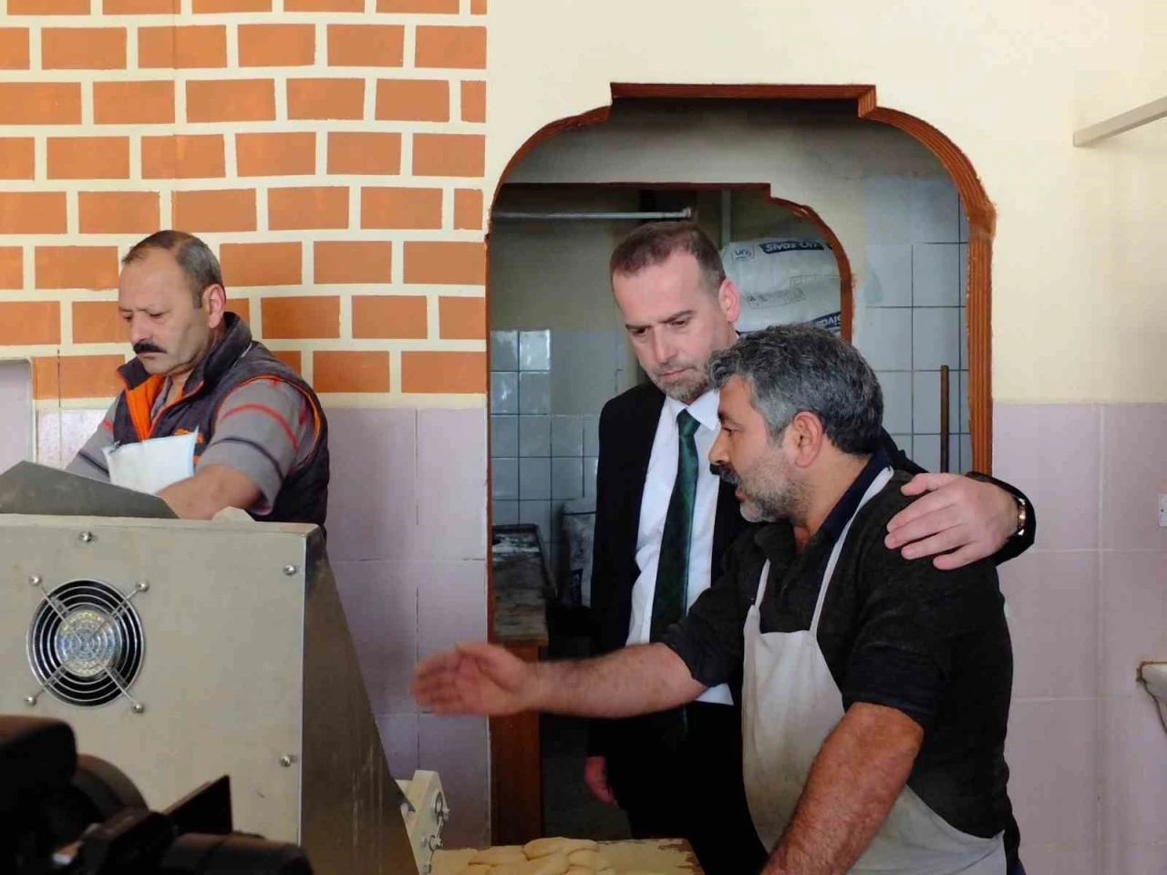 Karademir: &quot;Gündüzbey meydanı bir an önce yapılmalı, üretici yalnız bırakılmamalı&quot;
