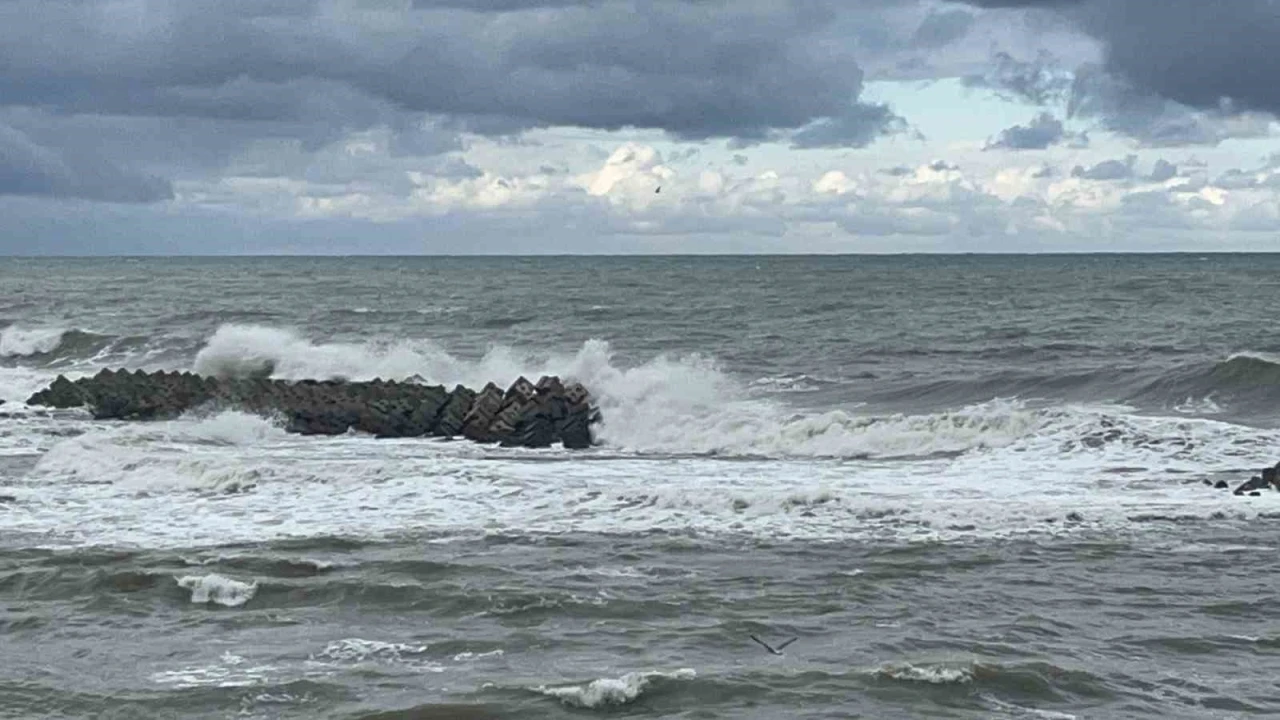 Karadeniz&rsquo;de fırtına etkili oluyor
