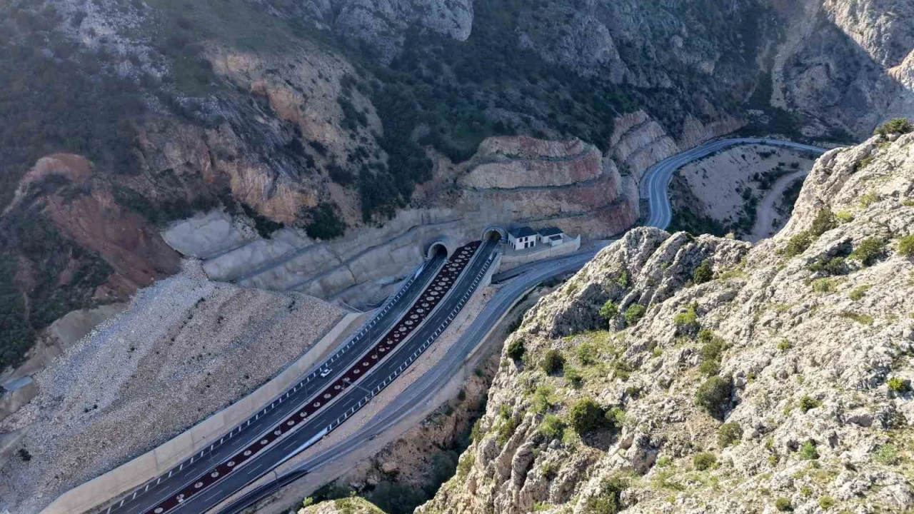 Karadeniz’i İç Anadolu’ya bağlayan Kırkdilim Tünelleri’nden 