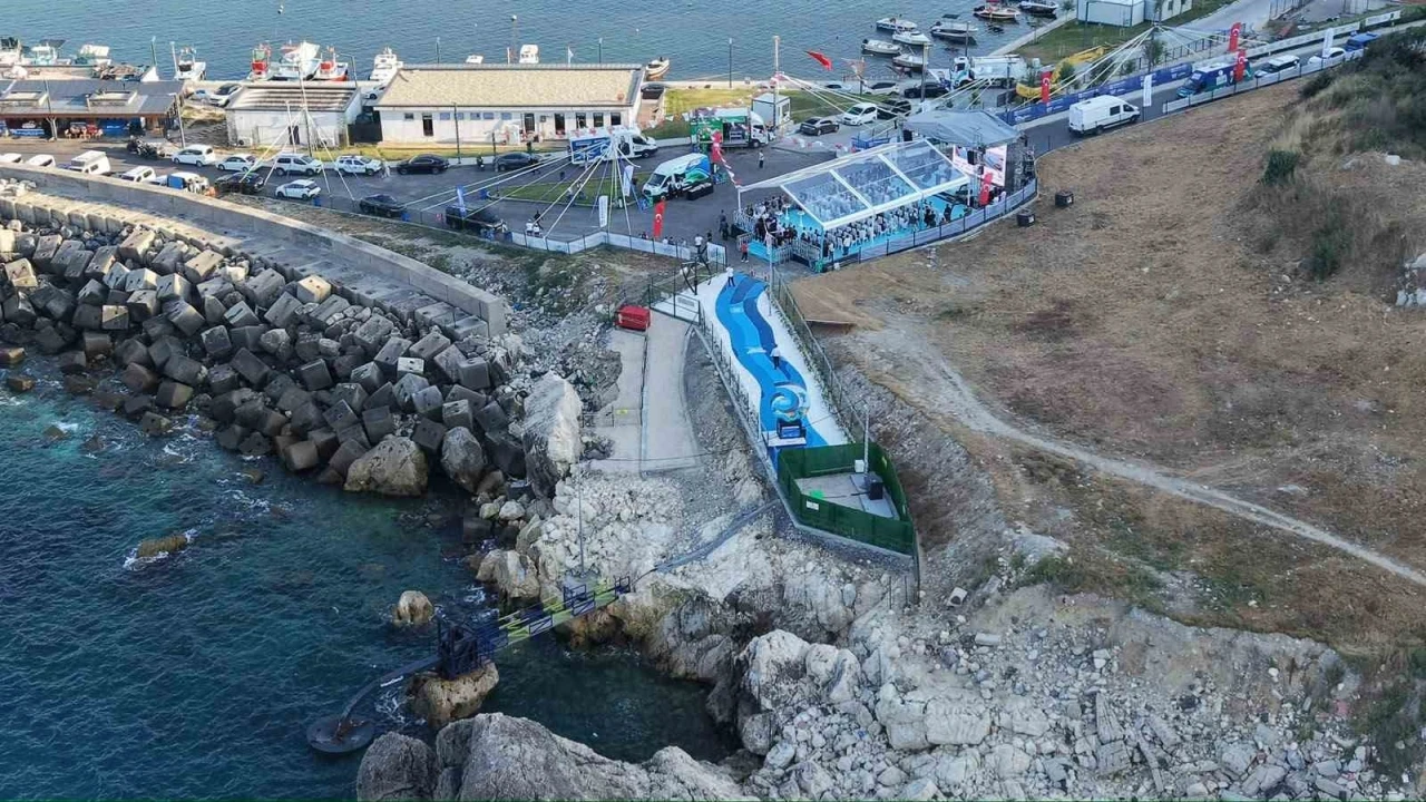 Karadeniz&rsquo;in hır&ccedil;ın dalgaları Arnavutk&ouml;y&rsquo;de enerjiye d&ouml;n&uuml;şt&uuml;
