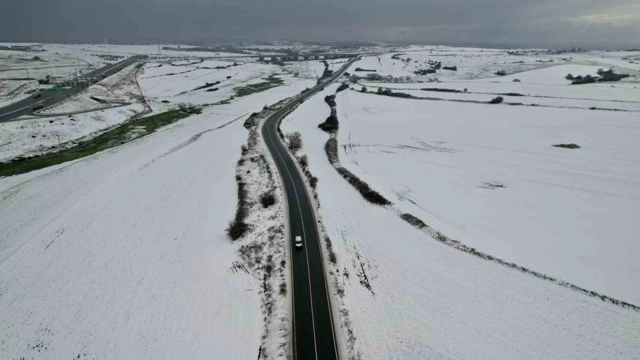Karadeniz yaylaları değil, İstanbul: Arnavutk&ouml;y&rsquo;de kartpostallık kış manzarası
