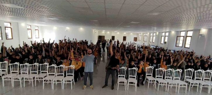 &lsquo;Karag&ouml;z G&ouml;klerde&rsquo; 13 il&ccedil;ede binlerce &ouml;ğrenciyle buluştu
