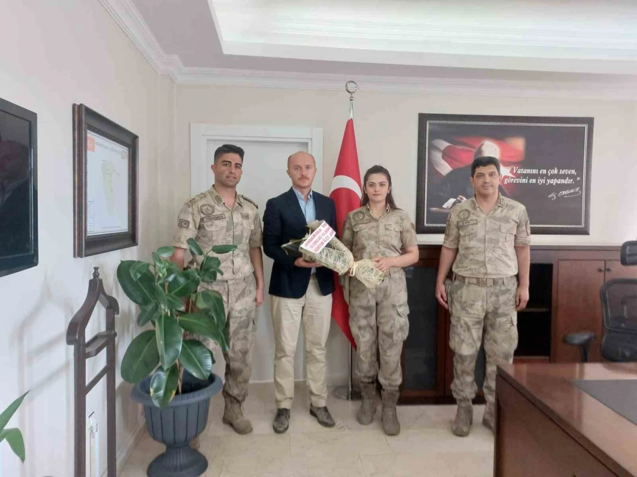 Karakoyunlu Kaymakamı Nurettin Yavuz, Jandarma personelini makamında kabul etti
