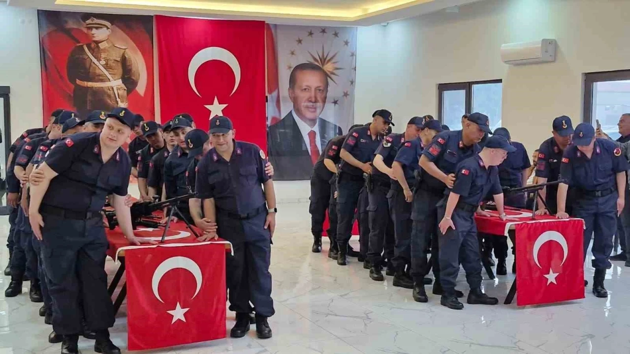 Karaman&rsquo;da 16 &ouml;zel birey yemin ederek bir g&uuml;nl&uuml;k asker oldu
