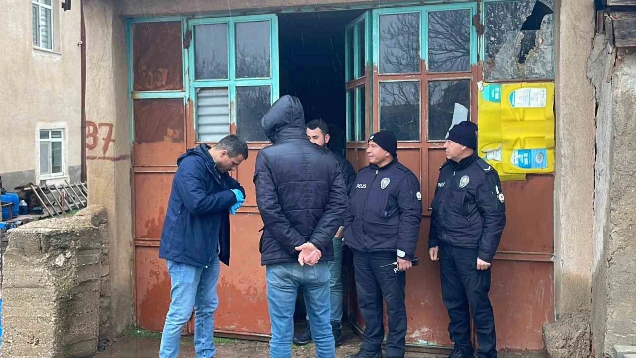 Karaman&rsquo;da bir kişi evinin deposunda silahla vurulmuş halde bulundu
