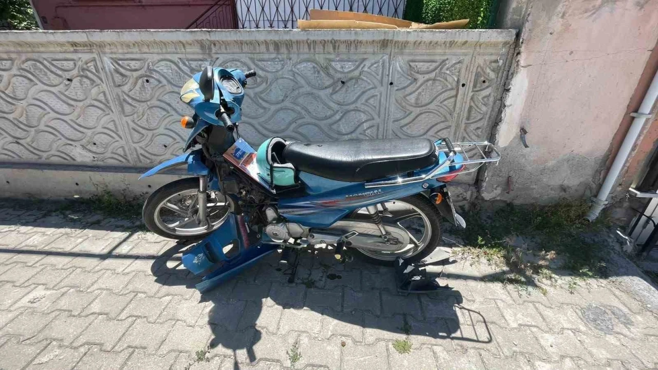 Karaman&rsquo;da ciple &ccedil;arpışan motosikletli yaralandı
