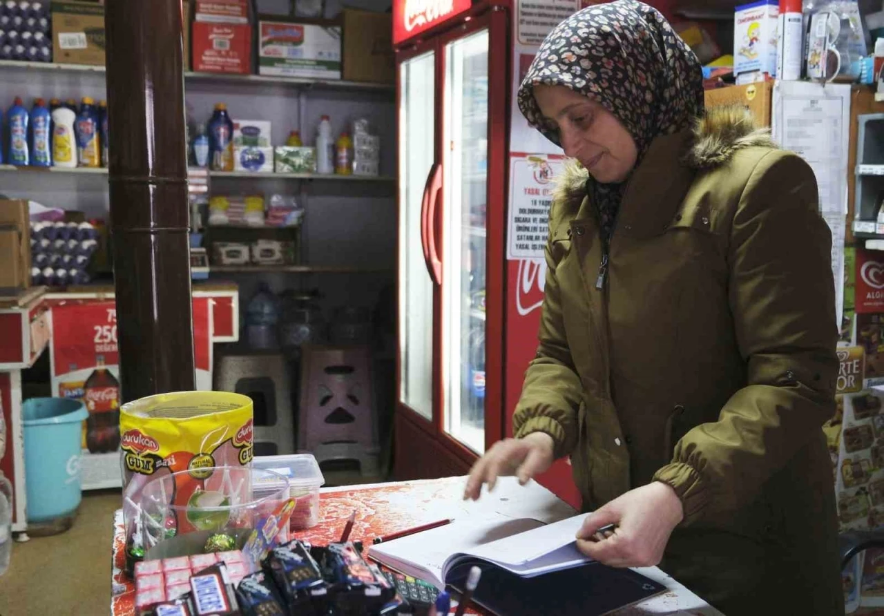 Karaman&rsquo;da hayırsever, mahalle bakkalındaki borcu kapattı
