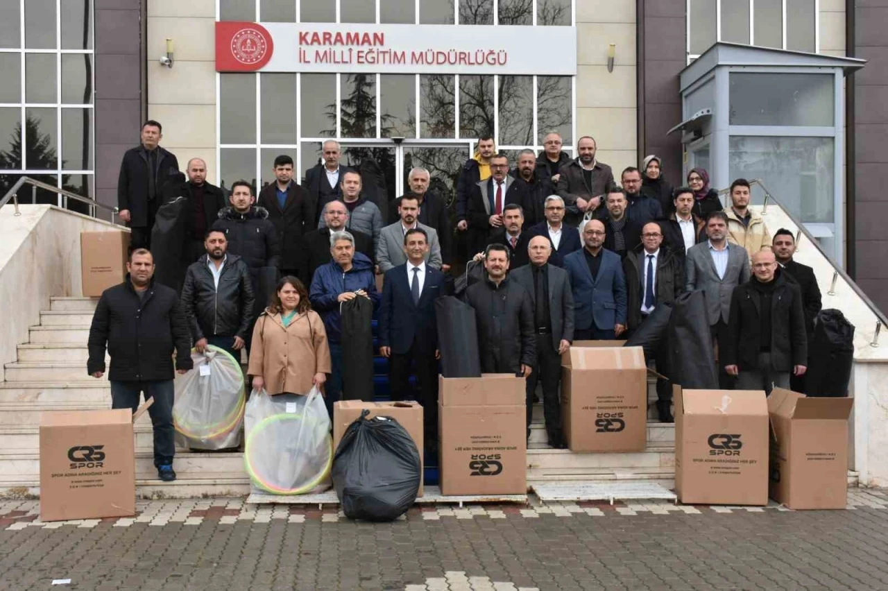 Karaman&rsquo;da okullara spor malzemesi desteği
