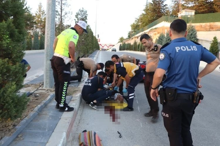 Karaman&rsquo;da otomobilin &ccedil;arptığı elektrikli bisikletin s&uuml;r&uuml;c&uuml;s&uuml; ağır yaralandı
