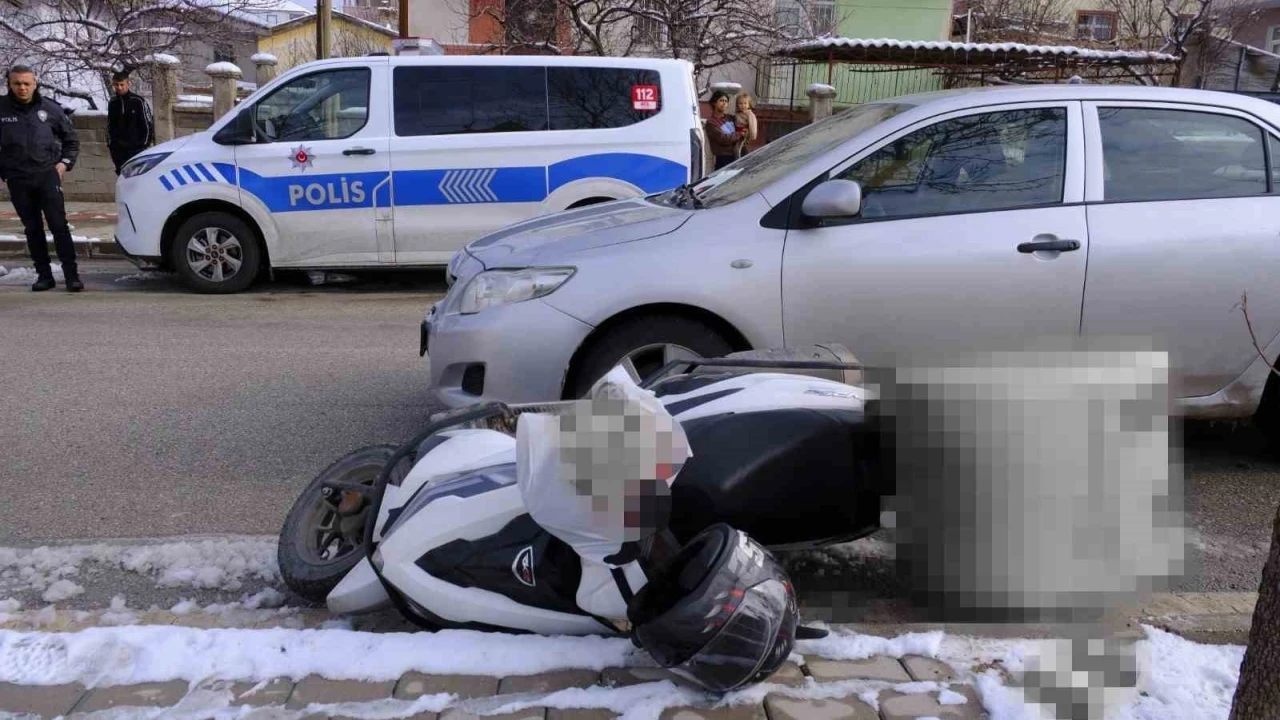 Karaman&rsquo;da otomobille motokurye &ccedil;arpıştı: 1 yaralı
