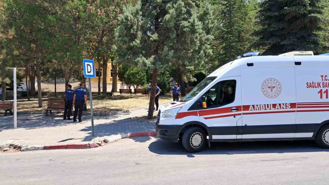 Karaman’da parkta bıçaklı kavga: 1 yaralı
