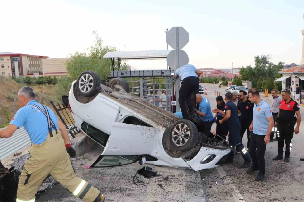 Karaman&rsquo;da takla atan otomobildeki 4 &uuml;niversite &ouml;ğrencisi yaralandı
