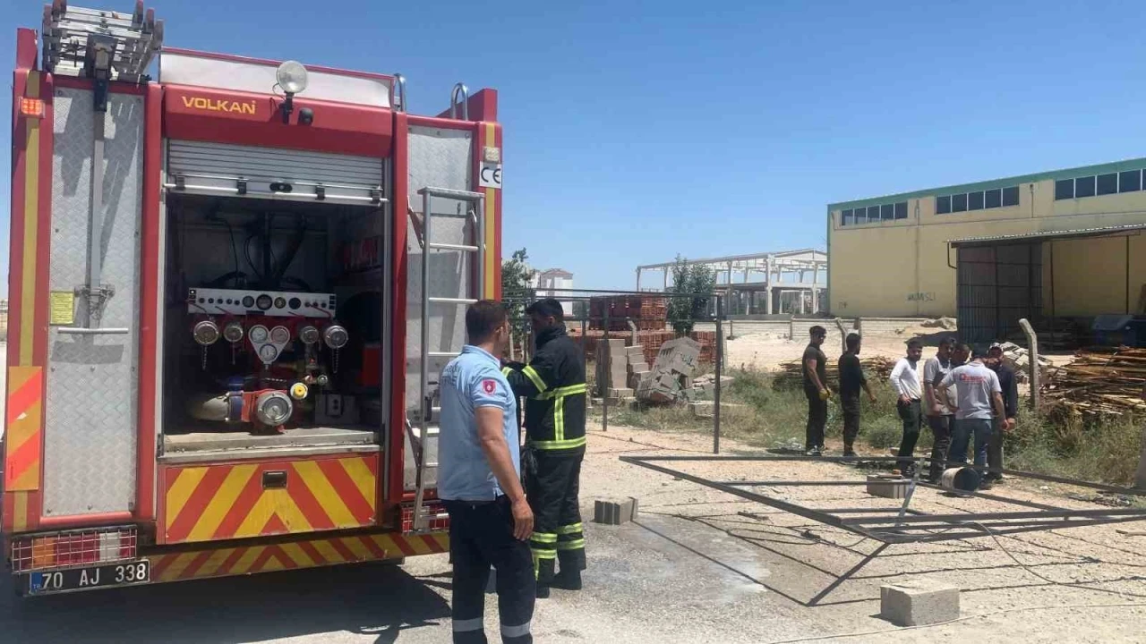 Karaman’da tutuşan keresteleri itfaiye söndürdü
