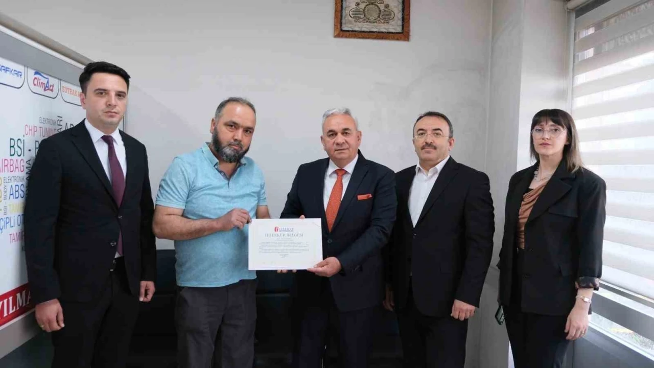 Karaman’da vergi bilincine dikkat çeken oto elektrikçi ödüllendirildi
