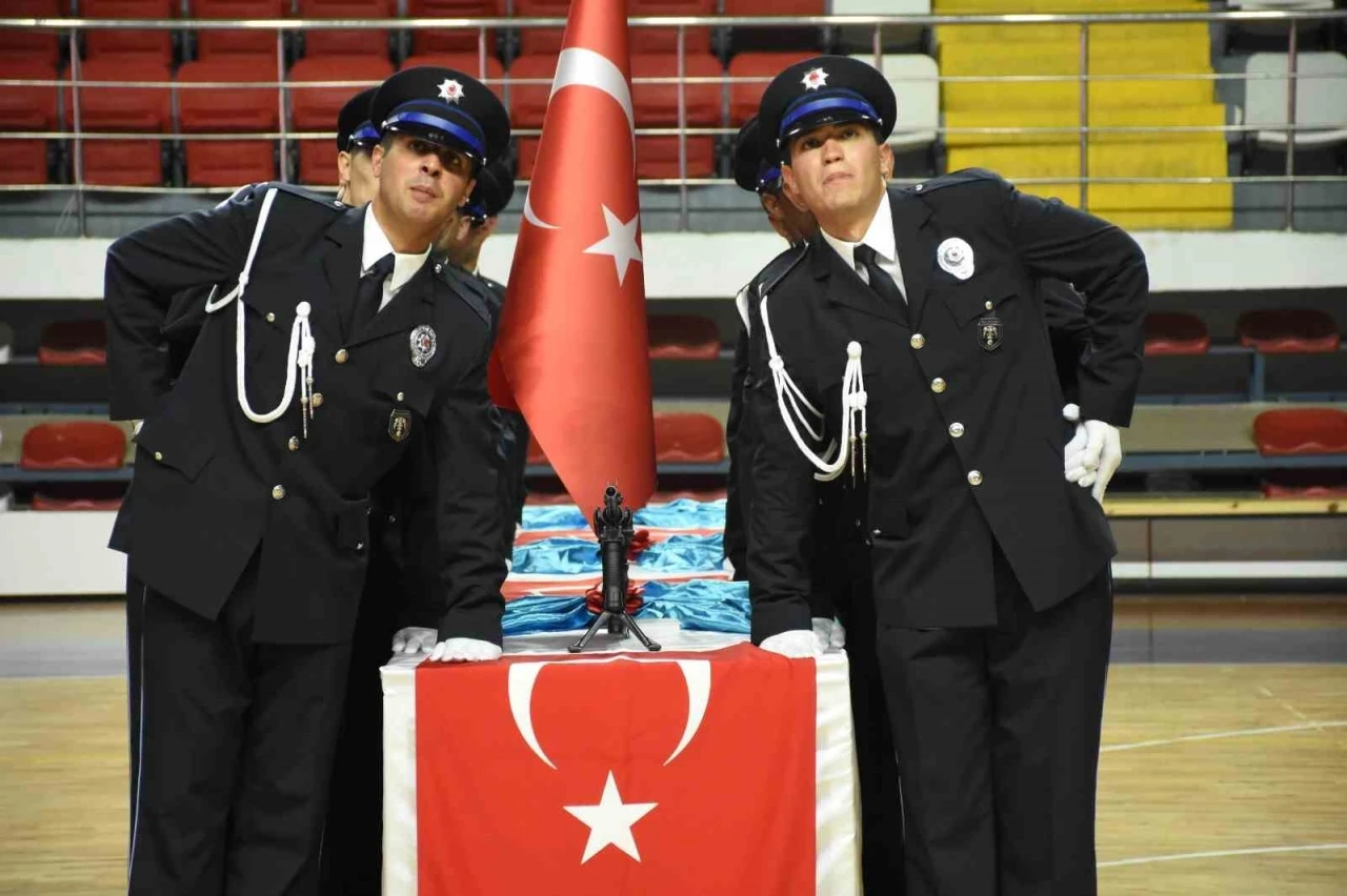 Karaman POMEM’de 228 polis adayı mezun oldu
