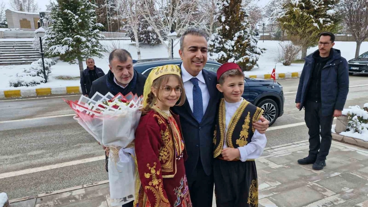 Karaman Valisi Hayrettin &Ccedil;i&ccedil;ek g&ouml;revine başladı
