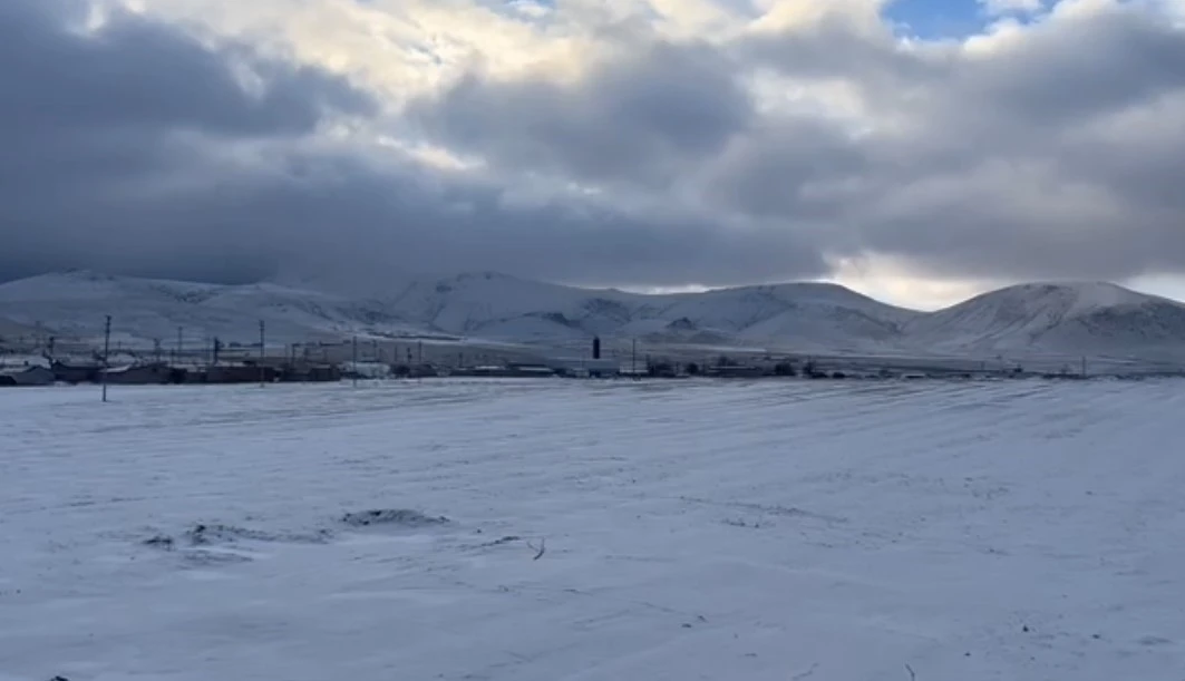 Karapınar&rsquo;da beklenen kar geldi
