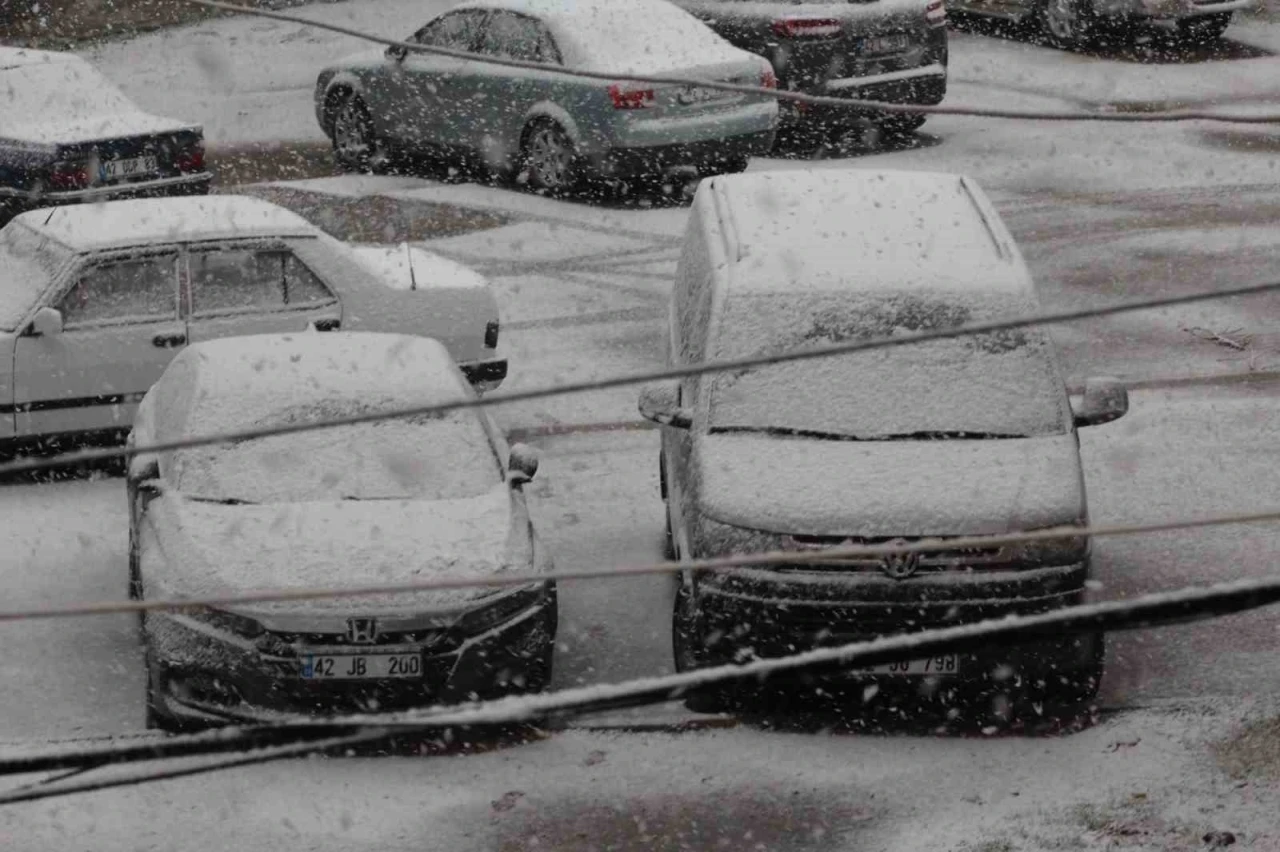 Karapınar&rsquo;da kar yağışı etkili oldu
