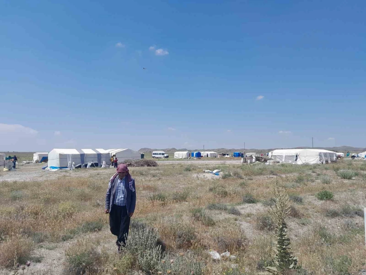 Karapınar&rsquo;da mevsimlik tarım iş&ccedil;ilerinin kaldığı &ccedil;adır kentte inceleme

