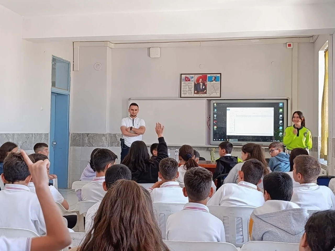 Karapınar’da öğrencilere trafik güvenliği semineri verildi
