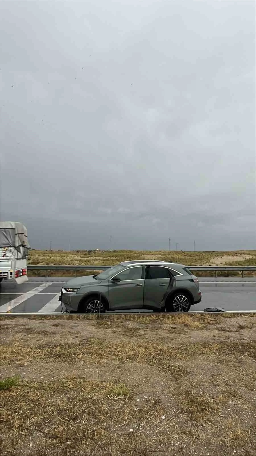 Karapınar’da otomobil refüje çarptı: 1 yaralı
