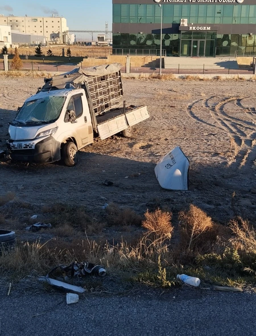 Karapınar&rsquo;da şarampole devrilen kamyonet s&uuml;r&uuml;c&uuml;s&uuml; yaralandı
