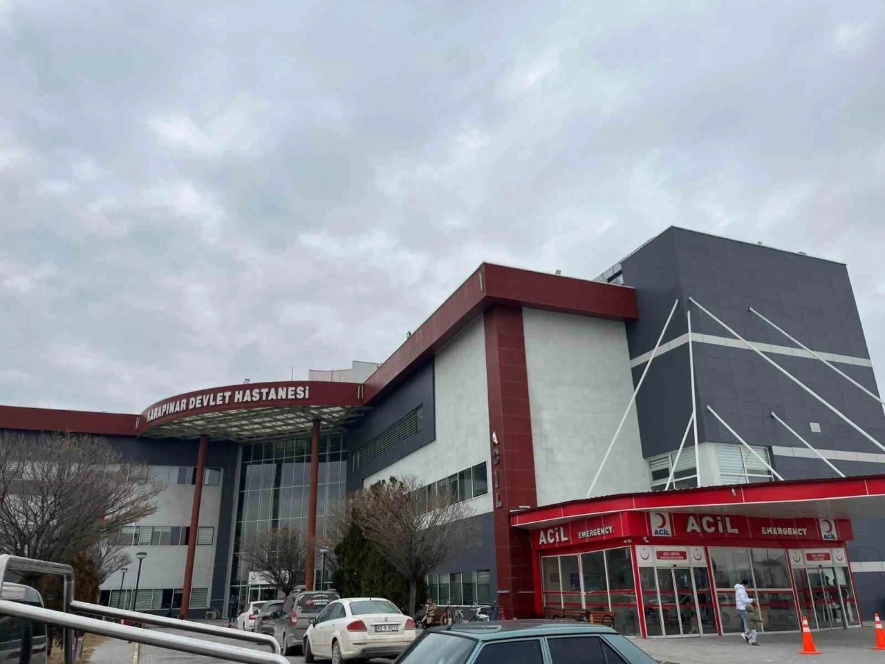 Karapınar&rsquo;da tır ile 2 otomobilin karıştığı zincirleme kaza: 1 yaralı
