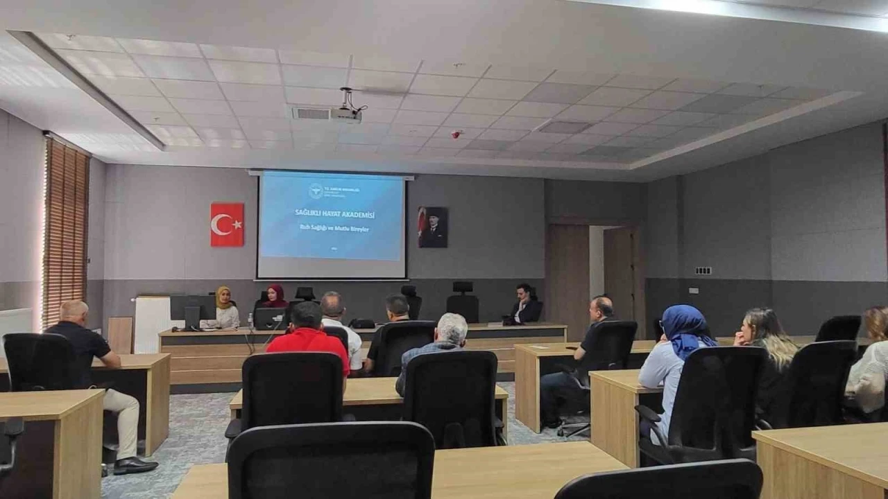 Karapınar&rsquo;da vatandaşlara sağlıklı yaşam eğitimi verildi
