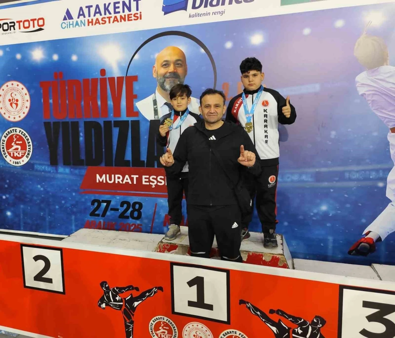 Karate Premier Ligi&rsquo;nde &Uuml;nal kardeşlerden &ccedil;ifte altın
