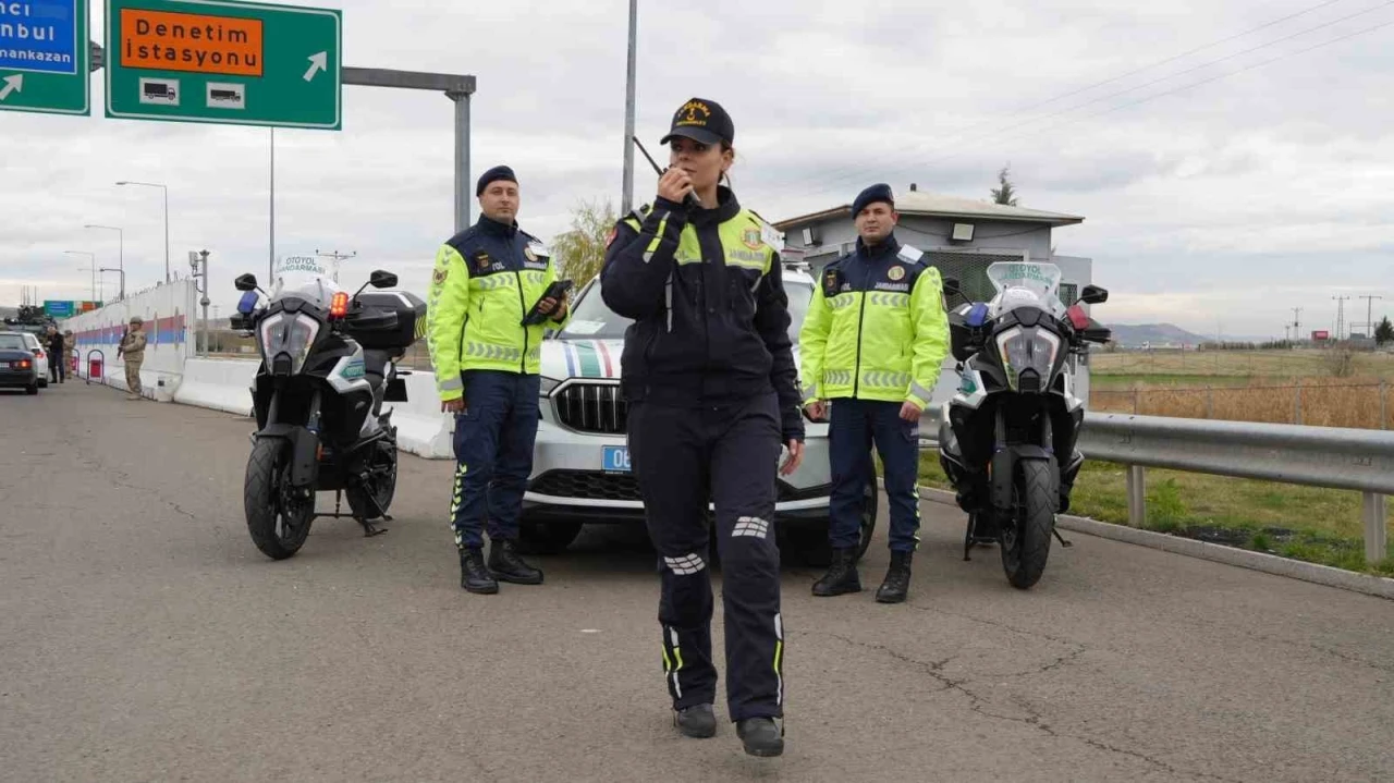 Karayollarının huzur ve g&uuml;venliği Otoyol Jandarma Timlerine emanet
