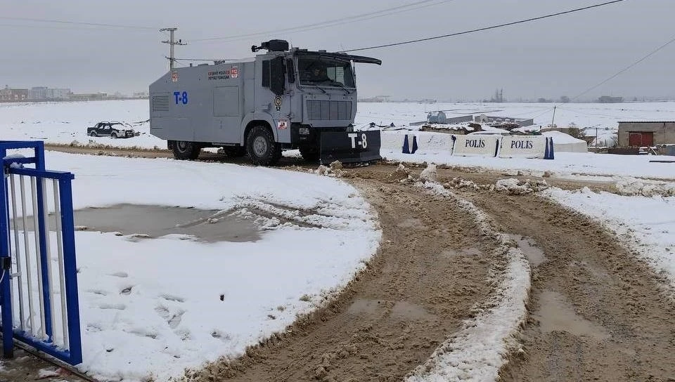 Kardan kapanan yolu TOMA a&ccedil;tı
