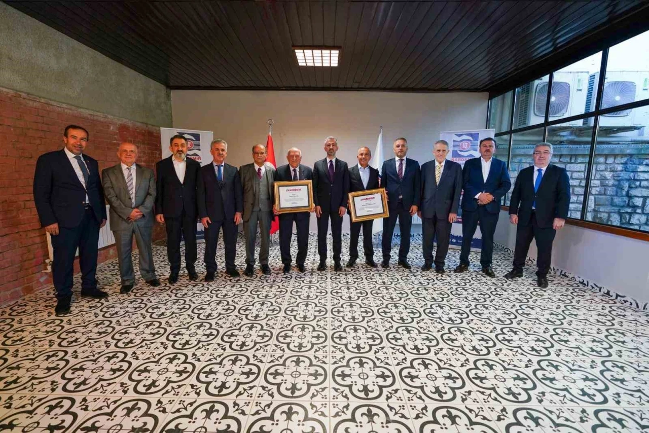 KARDEMİR’de onursal başkanlık ünvanları takdim edildi
