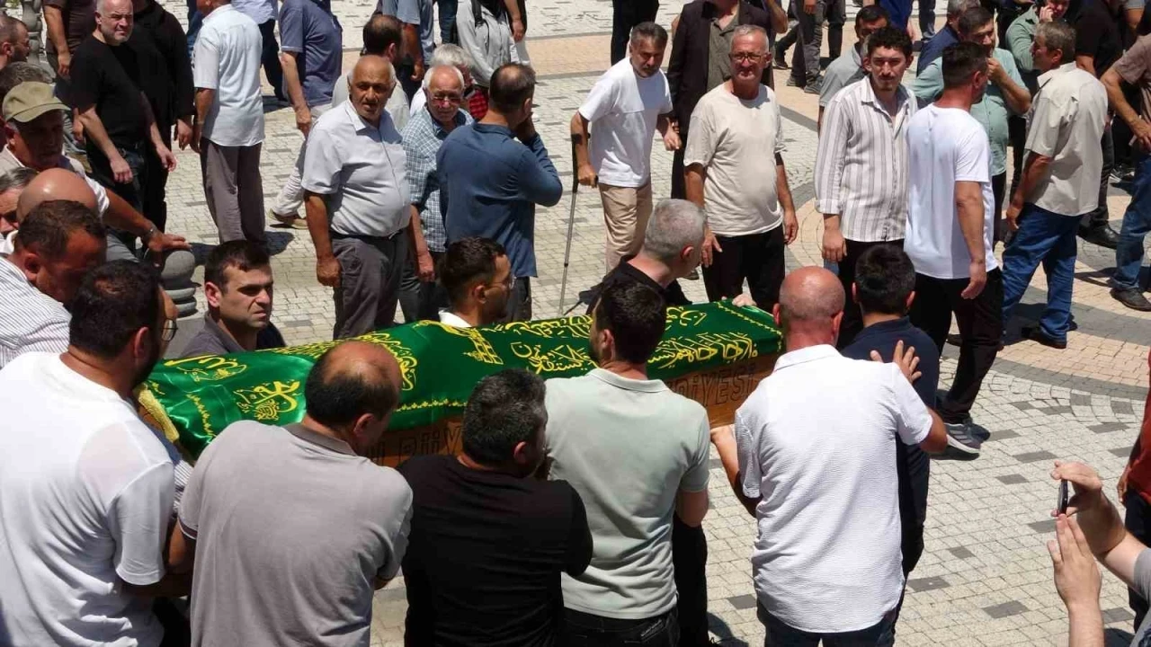Kardeş katliamında hayatını kaybeden aile son yolculuğuna uğurlandı

