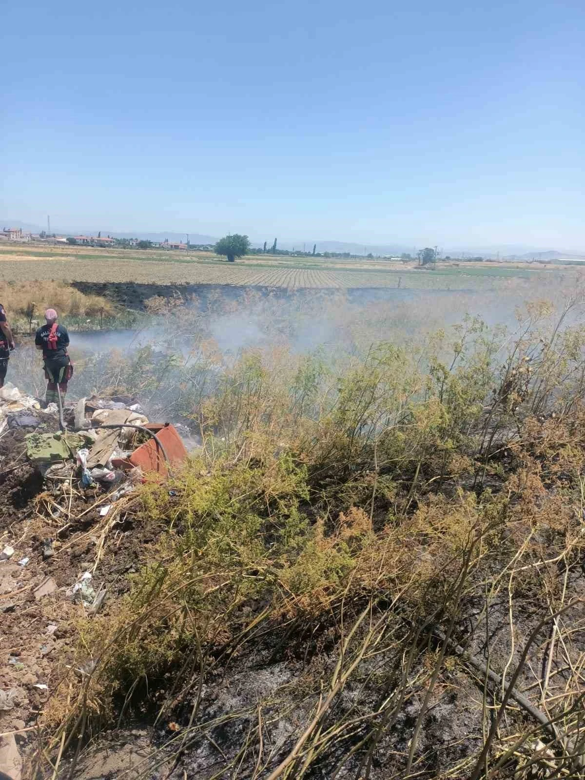 Karesi ilçesinde anız yangını kontrol altına alındı
