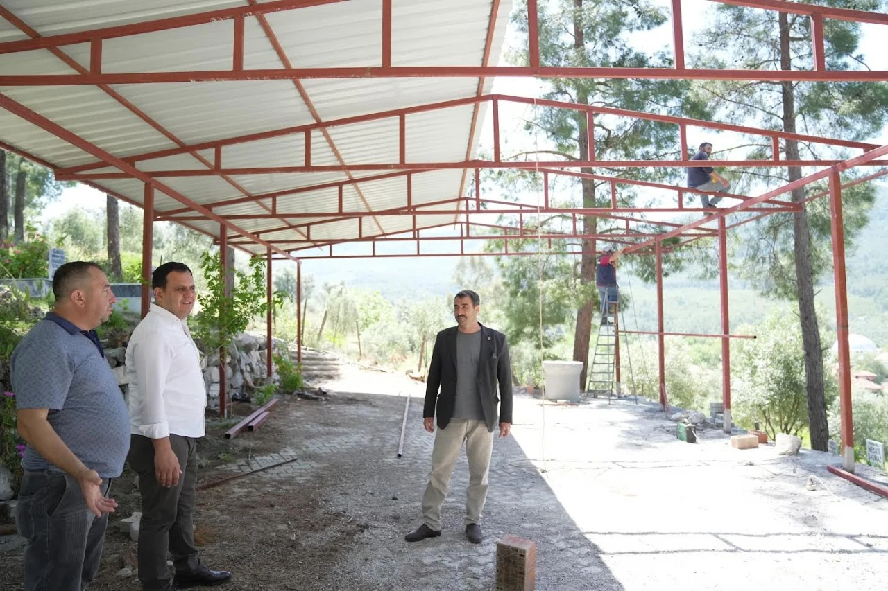 Kargınkürü Mezarlığı'na Üstü Kapalı Alan Yapıldı