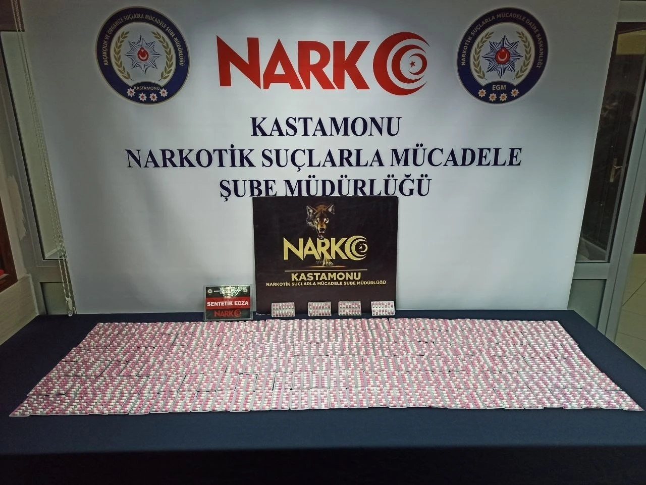 Kargo paketiyle uyuşturucu sevkiyatı yapan sanıklara hapis cezası
