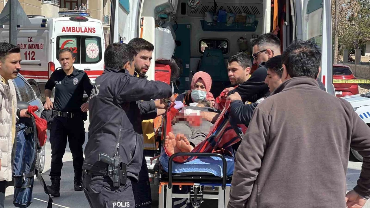 Karısını bıçakla yaralayıp kendini bıçaklayan kocadan ’Bir anlık olay’ savunması
