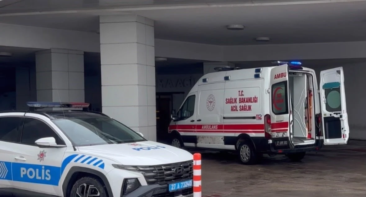 Karne g&uuml;n&uuml; bı&ccedil;aklanan 10&rsquo;uncu sınıf &ouml;ğrencisi ağır yaralandı
