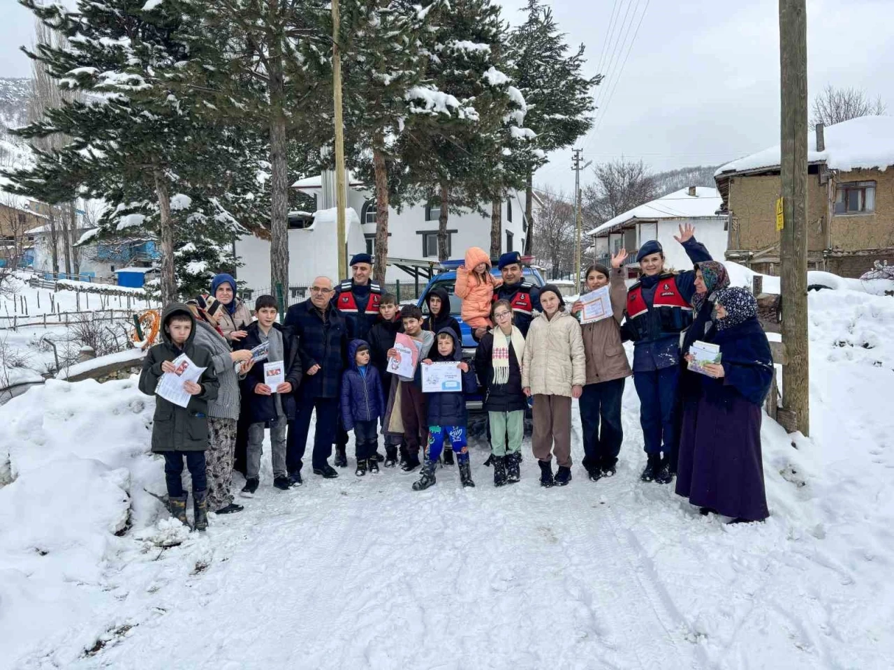 Karnelerini jandarma ekipleri ulaştırdı
