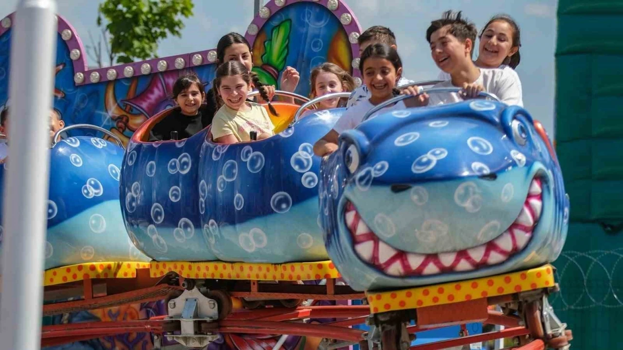 Karneval &Ccedil;ocuk Şenliği on binleri buluşturdu
