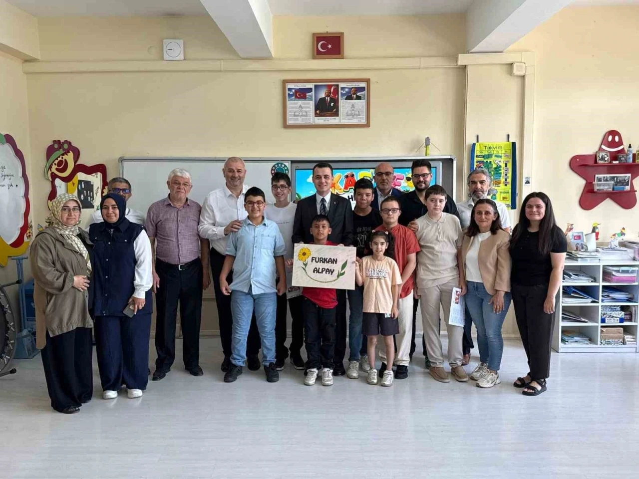 Karneyi getirdiler dondurmayı kaptılar
