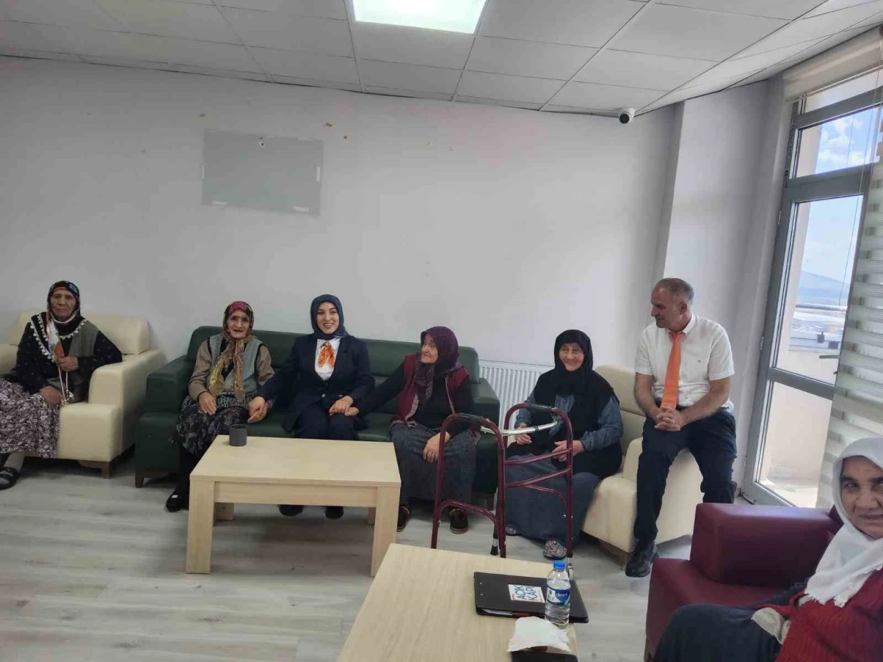 Kars A&ccedil;ık Kapı&rsquo;dan huzurevi sakinlerine anlamlı ziyaret

