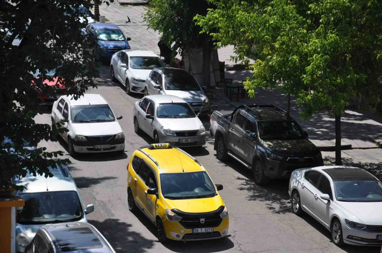 Kars, b&ouml;lgenin ara&ccedil; lideri oldu! Trafiğe kayıtlı ara&ccedil; sayısı 56 bin 199&rsquo;a y&uuml;kseldi
