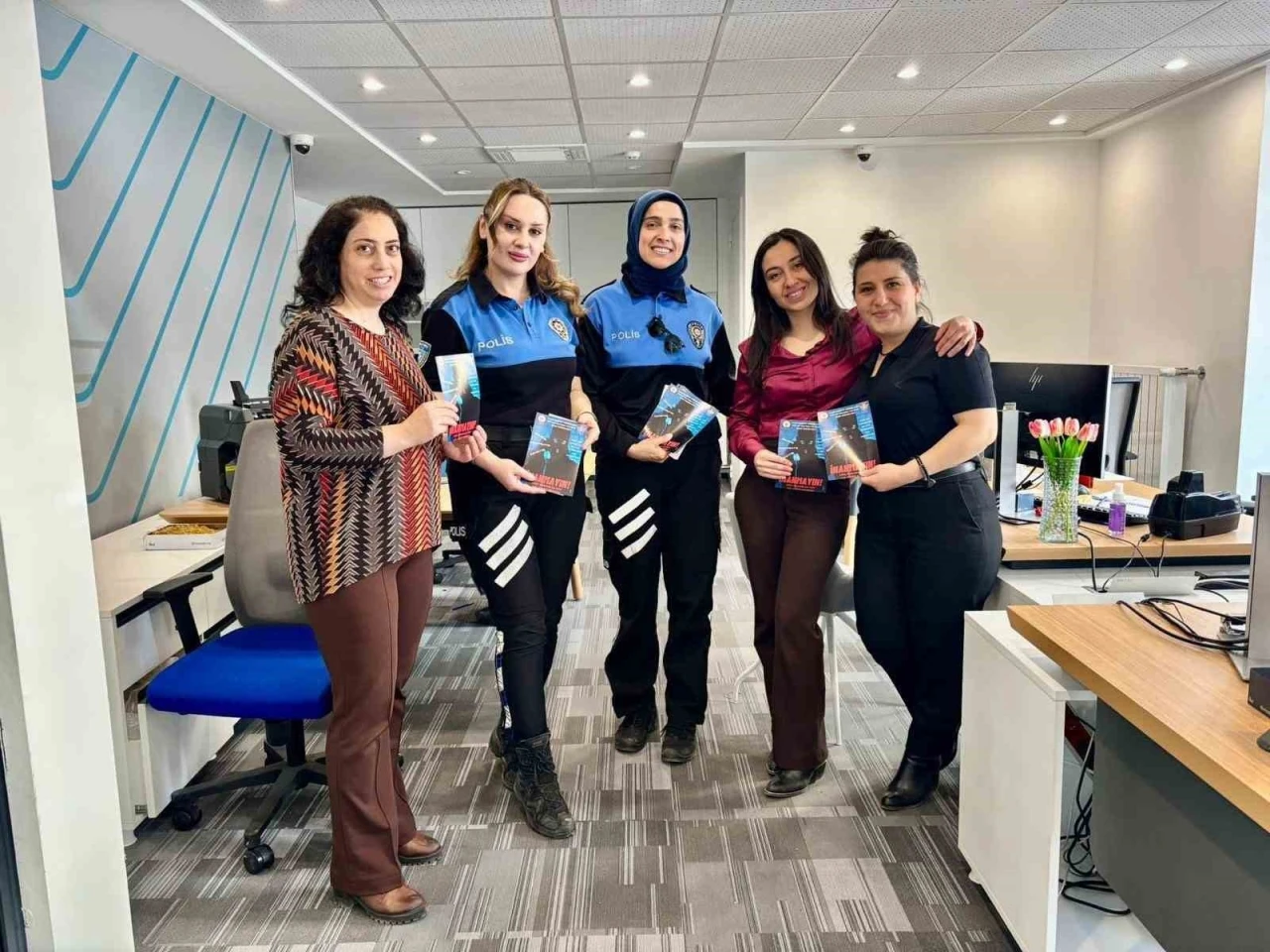 Kars Emniyeti&rsquo;nden dolandırıcılığa karşı bilin&ccedil;lendirme seferberliği
