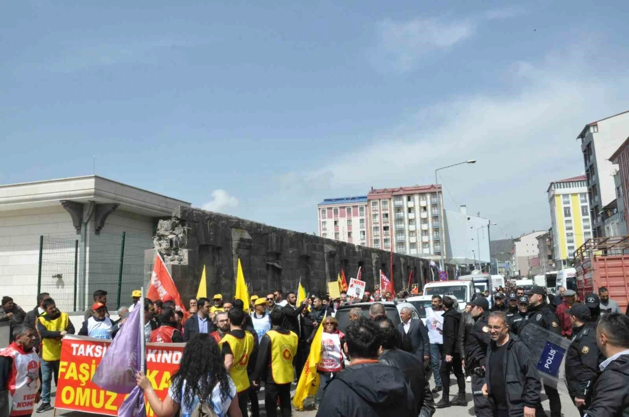 Kars’ta 1 Mayıs kutlamalarında arbede yaşandı

