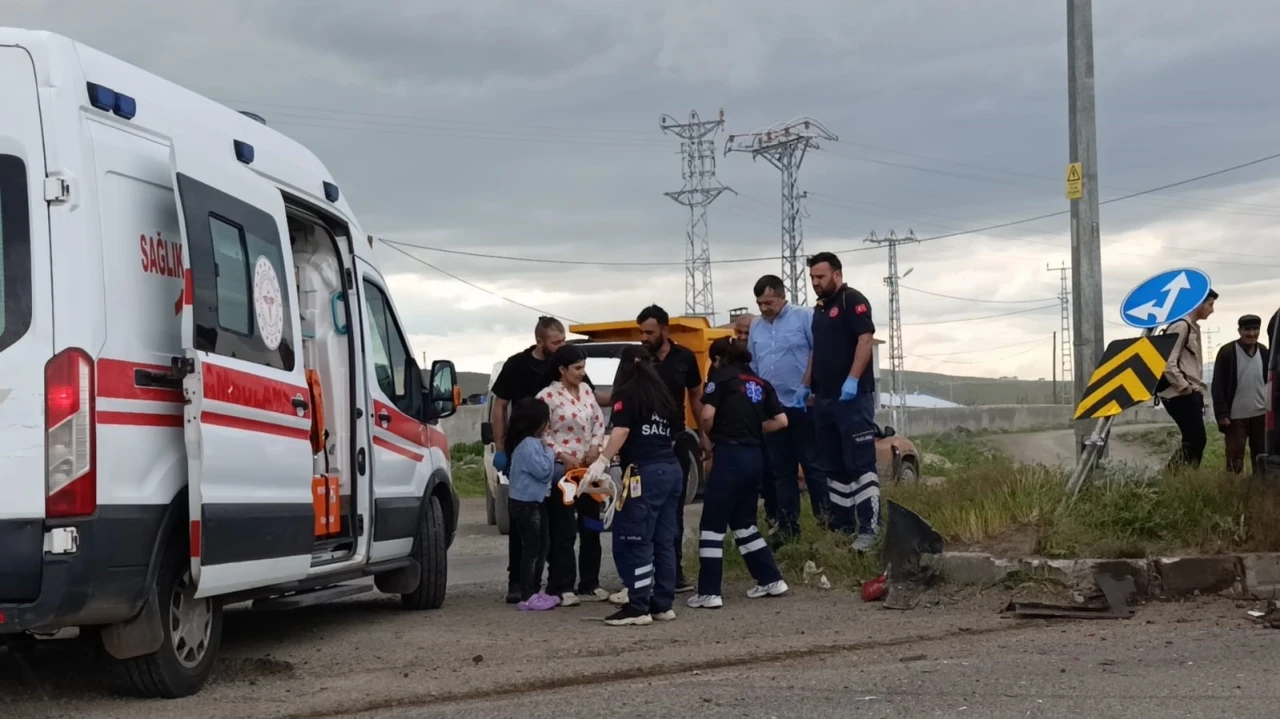 Kars’ta 2 araç çarpıştı: 3’ü çocuk 5 kişi yaraland
