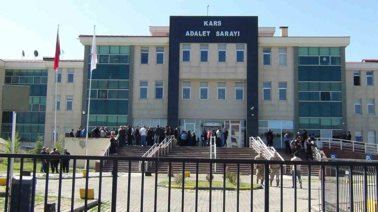 Kars’ta 6 yaşındaki çocuğun ölümüne neden olan 5 sanığın yargılanmasına başlandı
